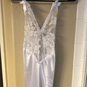 NWOT White satin and lace short nightgown.